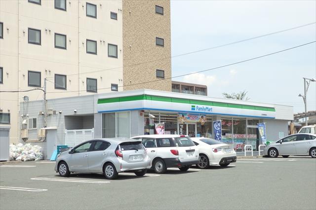 コンビニ　ファミリーマート（コンビニ）まで413m