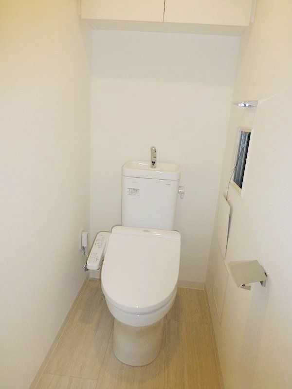 トイレ　同タイプの別のお部屋です。