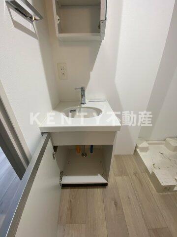 洗面設備　明るい洗面所です