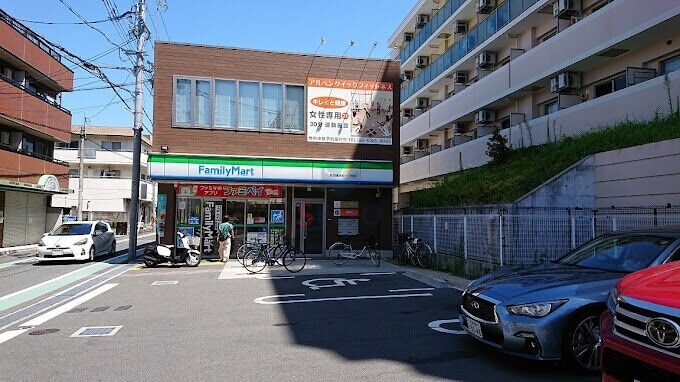 コンビニ　ファミリーマート 吹田垂水町一丁目店（コンビニ）まで241m