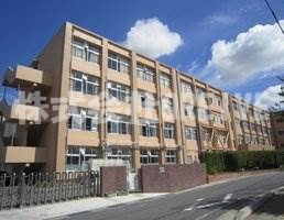 中学校　草津市立老上中学校（中学校）まで797m