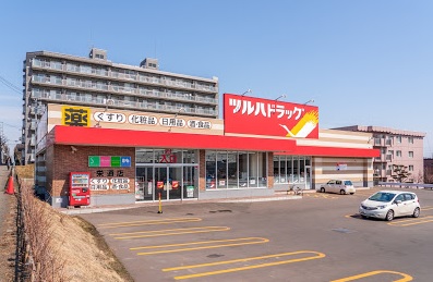 ドラックストア　ツルハドラッグ栄通店（ドラッグストア）まで290m