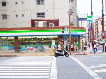 コンビニ　ファミリーマート 浪速元町三丁目店（コンビニ）まで128m