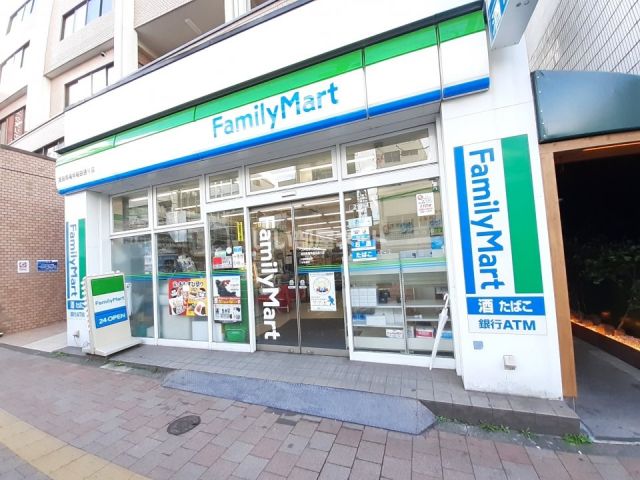 コンビニ　ファミリーマート高田馬場早稲田通り店（コンビニ）まで212m