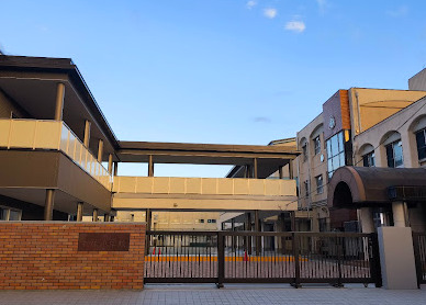 小学校　名古屋市立松栄小学校（小学校）まで718m