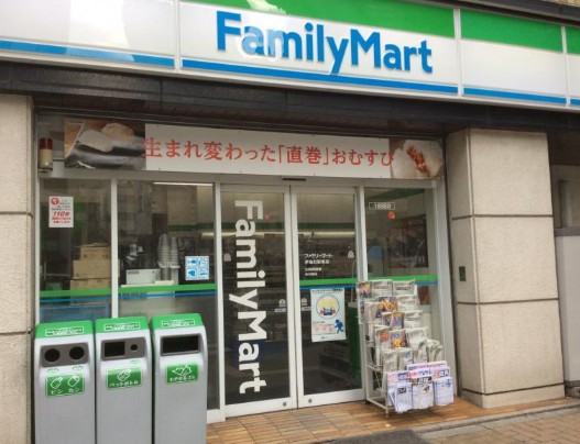 コンビニ　ファミリーマート茅場町駅東店（コンビニ）まで331m