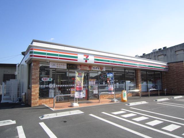 コンビニ　セブンイレブン（コンビニ）まで780m