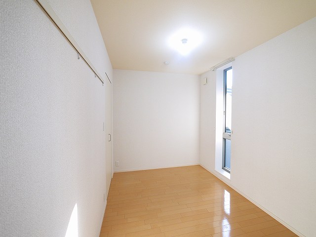その他部屋・スペース　落ち着いて過ごせるお部屋なので、寝室にいかがでしょうか