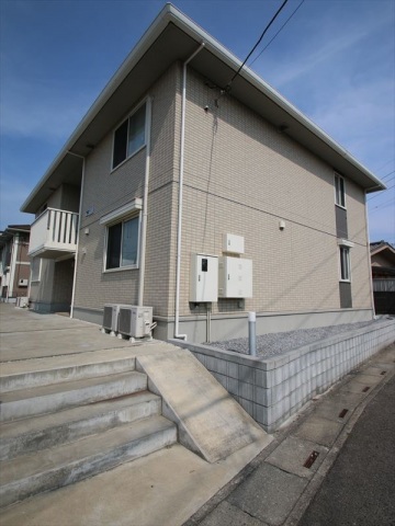 建物外観　軽量鉄骨造2階建て　敷金・礼金ゼロゼロ！閑静な住宅街　南向き