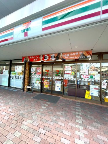 コンビニ　セブンイレブン（コンビニ）まで674m