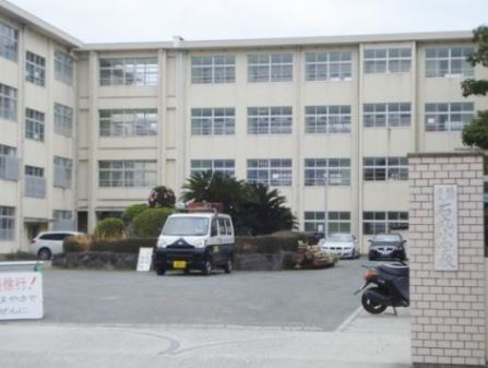 小学校　福岡市立石丸小学校（小学校）まで745m