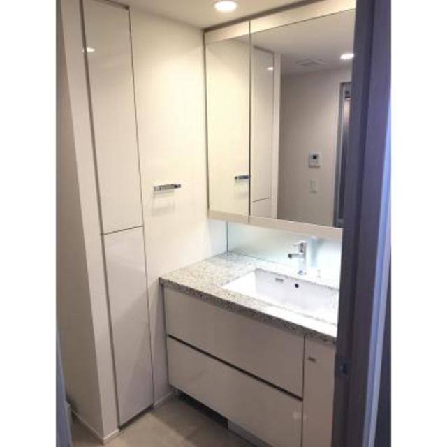 洗面設備　※写真は同タイプ住戸です。