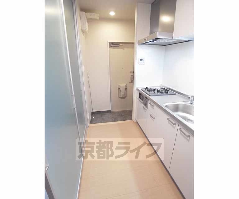 その他部屋・スペース　キッチンスペースと室内はオシャレなスライドドアで区切れます。