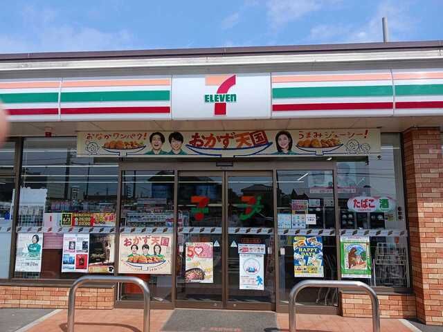 コンビニ　セブンイレブン行田小見店（コンビニ）まで700m