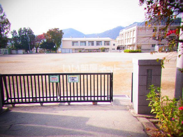 小学校　甲府市立相川小学校（小学校）まで844m