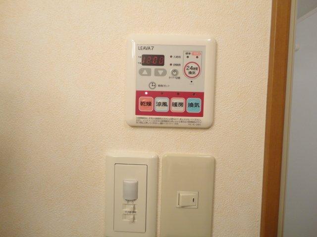 その他部屋・スペース　給湯リモコン