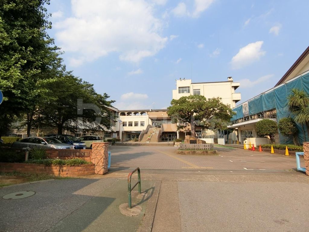 小学校　越谷市立蒲生南小学校（小学校）まで540m