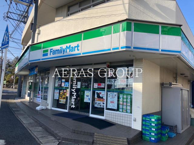 コンビニ　ファミリーマート 百合丘三丁目店（コンビニ）まで678m