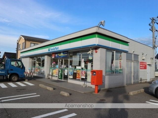 コンビニ　ファミリーマート（コンビニ）まで450m