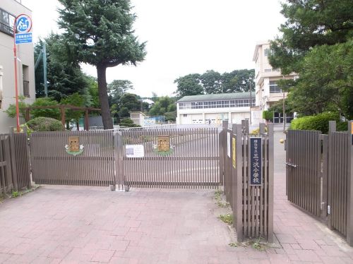 小学校　横浜市立三ツ沢小学校（小学校）まで805m