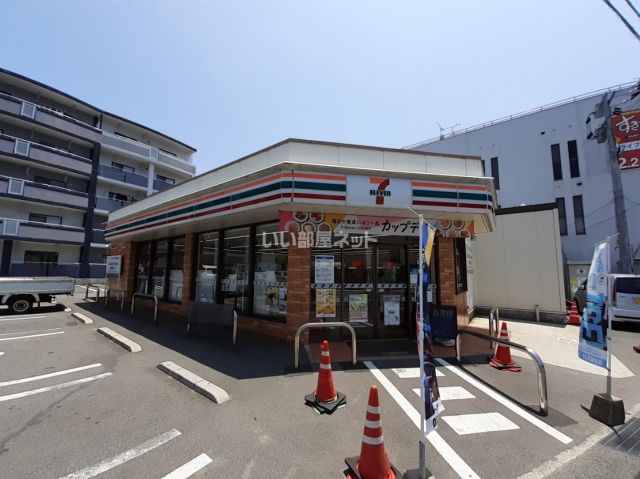 コンビニ　セブン-イレブン 福岡飯倉６丁目店（コンビニ）まで292m