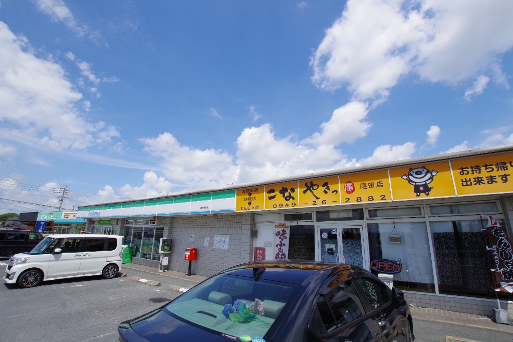 コンビニ　ファミリーマート（コンビニ）まで448m