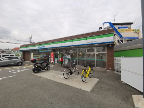 コンビニ　ファミリーマート 富田林甲田一丁目店（コンビニ）まで104m