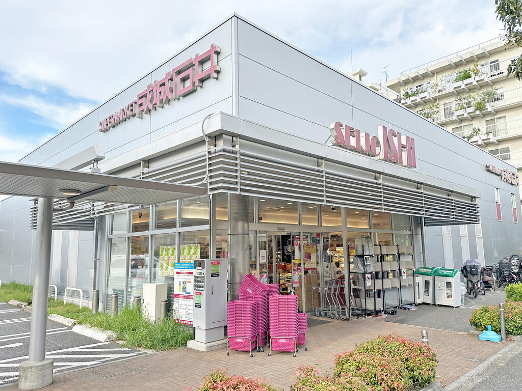 スーパー　成城石井柿の木坂店（スーパー）まで367m