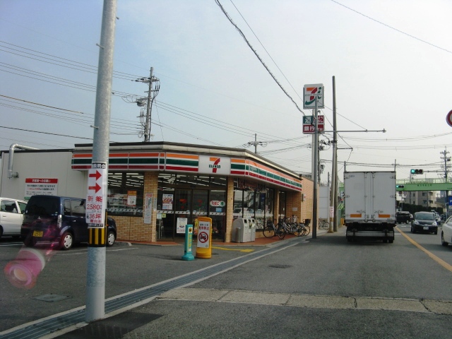 コンビニ　セブンイレブン（コンビニ）まで548m
