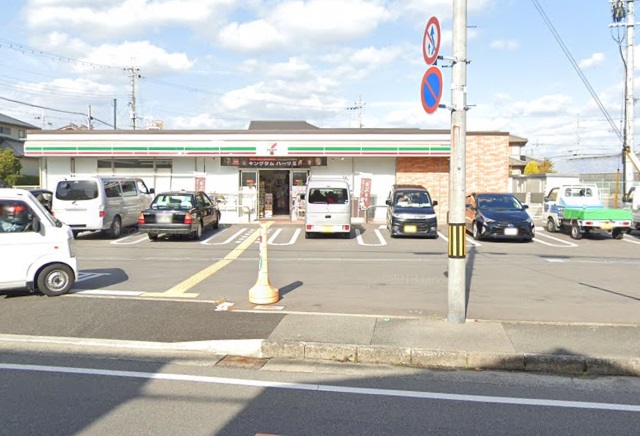 コンビニ　セブンイレブン（コンビニ）まで634m