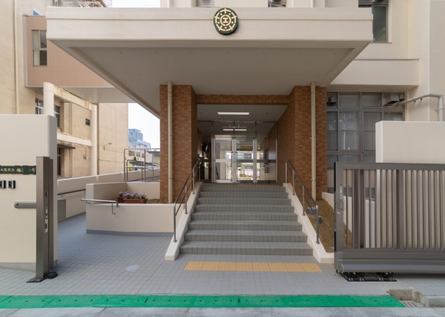 小学校　大阪市立堀江小学校西学舎（小学校）まで295m