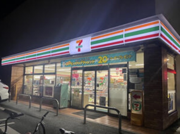 コンビニ　セブンイレブン葛飾東金町4丁目店（コンビニ）まで399m