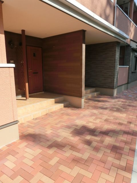 エントランス　玄関へのアプローチ