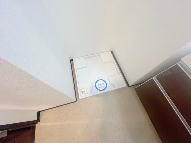 その他設備　嬉しい室内洗濯機置場。これで洗濯機も長持ちしますね。