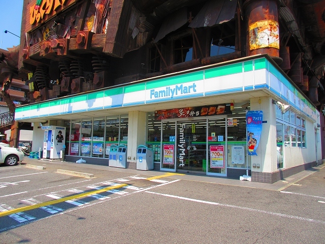 コンビニ　ファミリーマート塚西店（コンビニ）まで318m