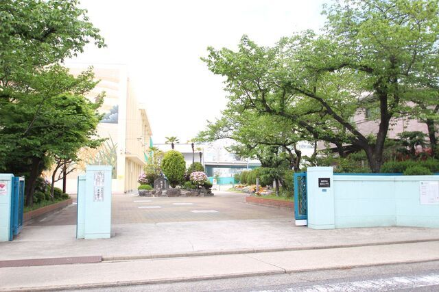 小学校　名古屋市立穂波小学校（小学校）まで548m