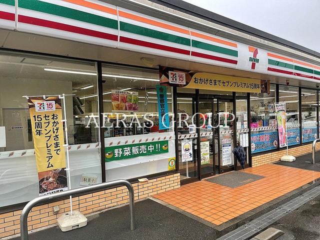 コンビニ　セブンイレブン三鷹野崎店（コンビニ）まで233m