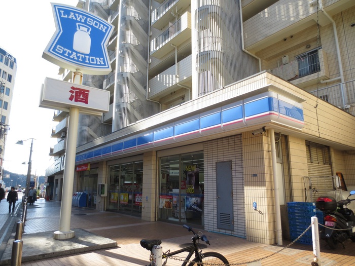 コンビニ　ローソン片瀬海岸店（コンビニ）まで298m