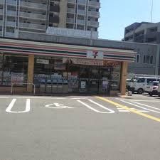 コンビニ　セブンイレブン吹田垂水町3丁目店（コンビニ）まで200m