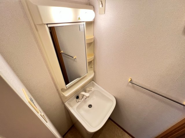その他　同マンションの同じタイプの引用写真です（現況優先）