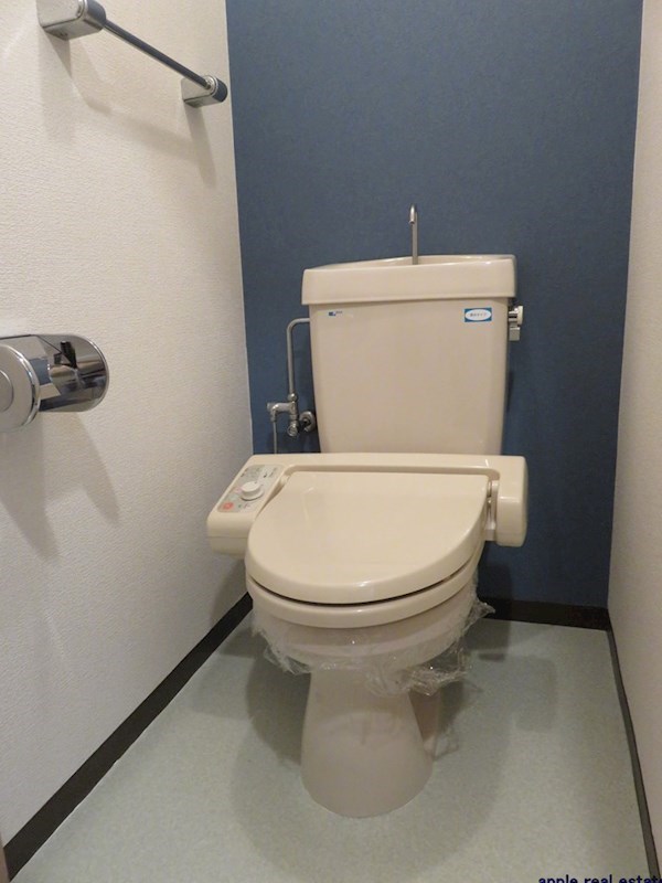 トイレ　同物件別部屋。