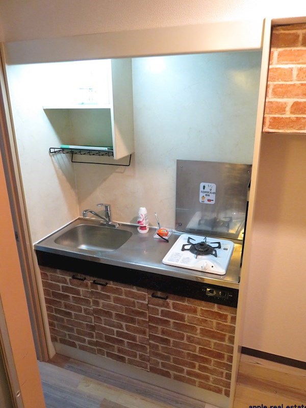 キッチン　同物件別部屋。
