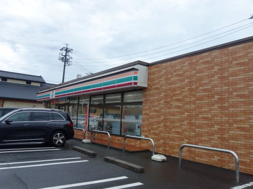 コンビニ　セブンイレブン 津島橘町1丁目店（コンビニ）まで318m