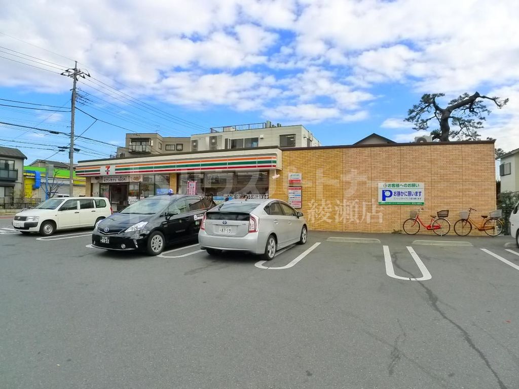 コンビニ　セブンイレブン足立一ツ家3丁目店（コンビニ）まで300m
