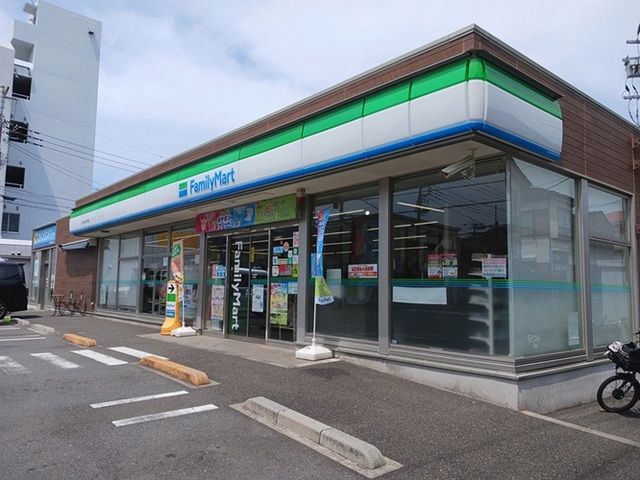 コンビニ　ファミリーマート（コンビニ）まで160m