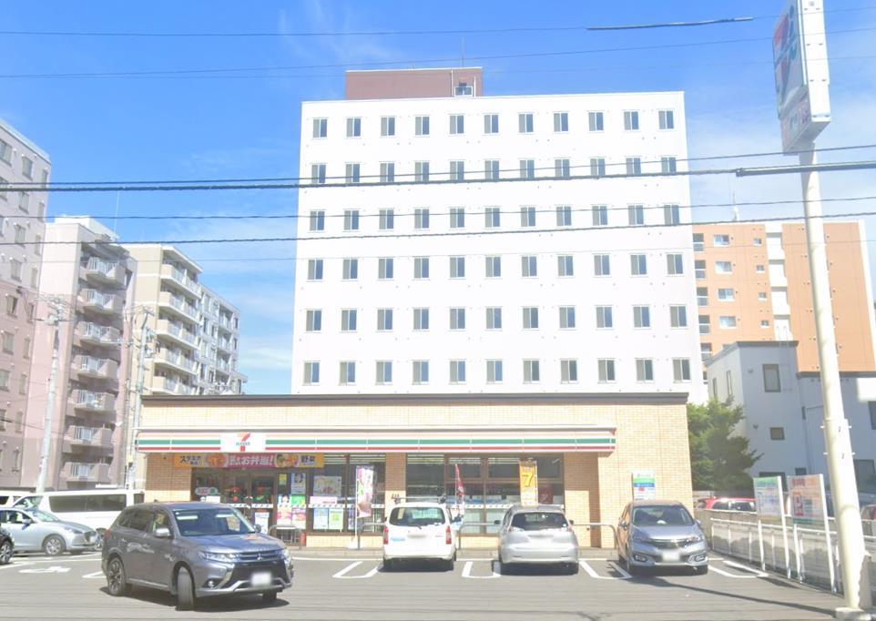 コンビニ　セブンイレブン札幌北7条西12丁目店（コンビニ）まで382m