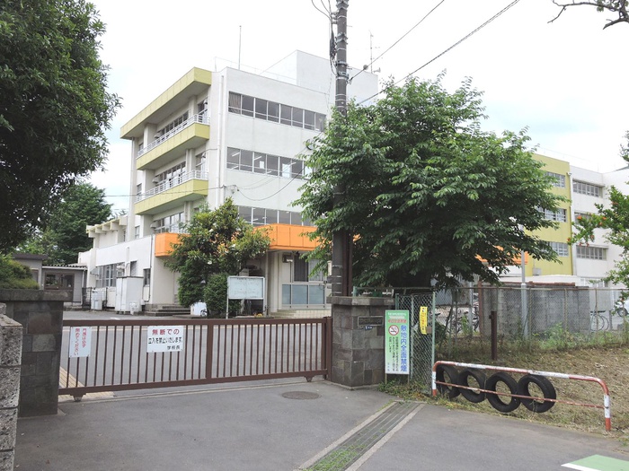 小学校　宗岡三（小学校）まで1300m