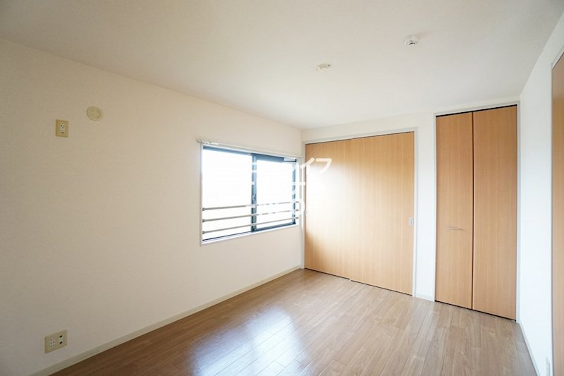 その他部屋・スペース　洋室5.9帖　天井高を活かした収納付でお部屋も整います☆