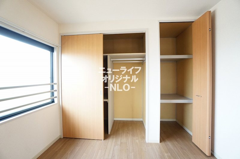 収納　洋服から布団、季節物までスッキリ収まります☆