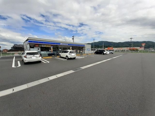 コンビニ　ローソン平福店さん（コンビニ）まで650m
